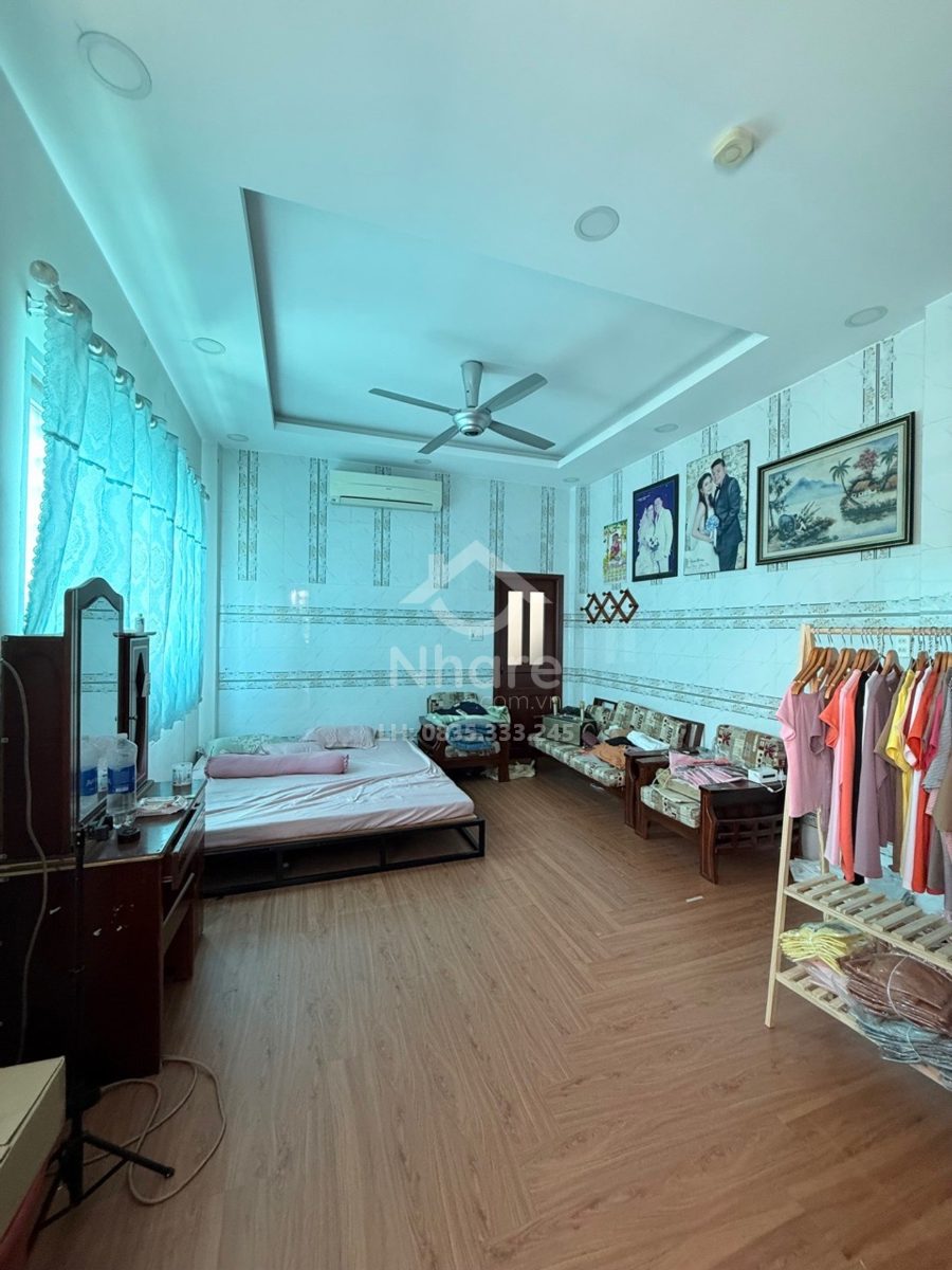 Bán nhà Trịnh Đình Trọng 5 tầng có thang hàng giá 15 tỷ