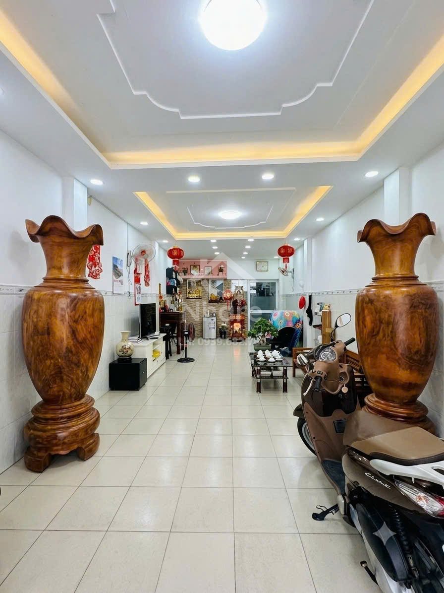 Nhà HXH Tân Phú – Trịnh Đình Trọng, 2 tầng ở ngay – KD, ngang 4m – dài hơn 22m – 13 tỷ