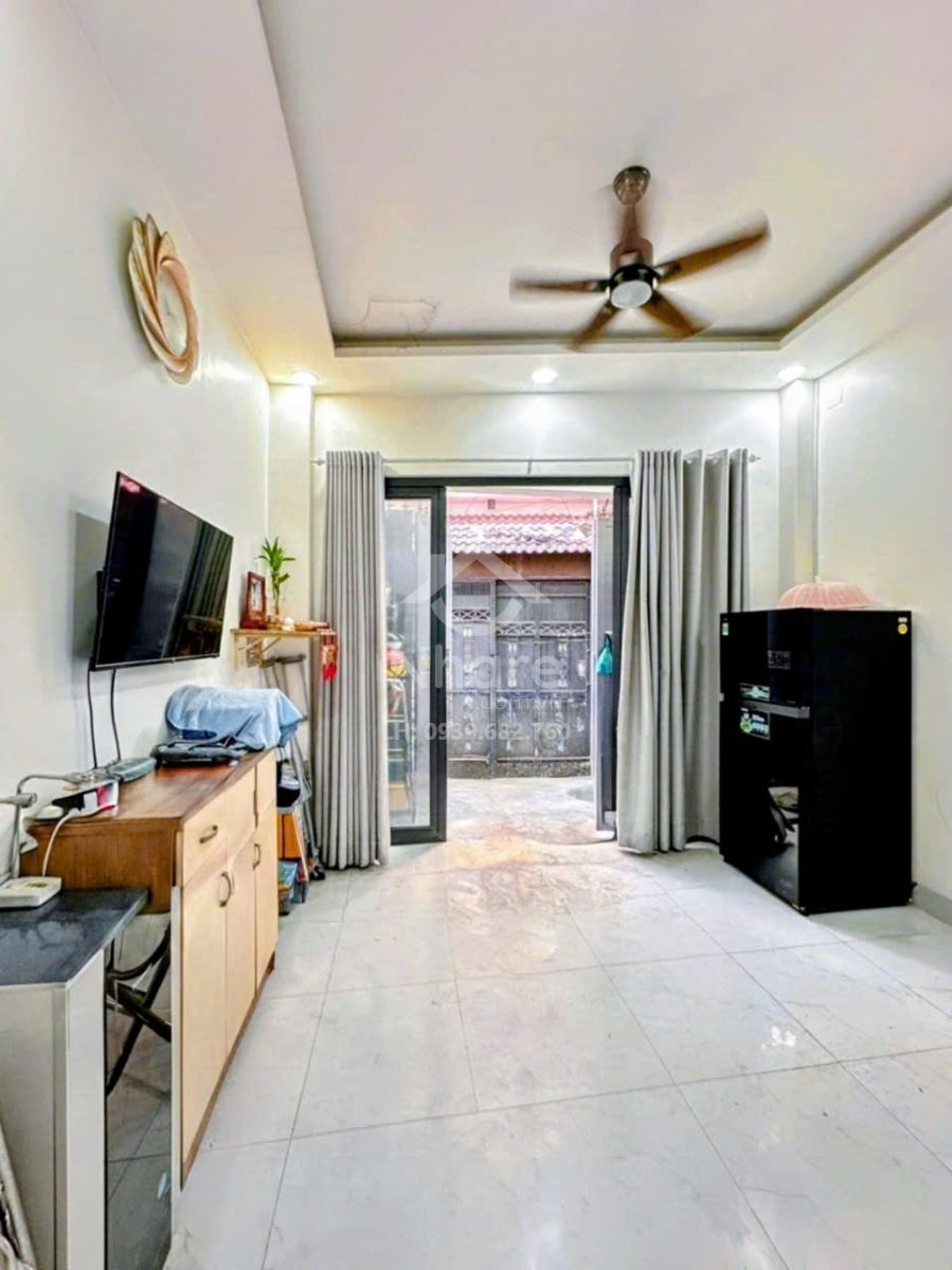 Nhà Tân Bình – Âu Cơ, 3 tầng ở ngay – CHDV , ngang 4m – dài 19m – hơn 8 tỷ nhẹ.