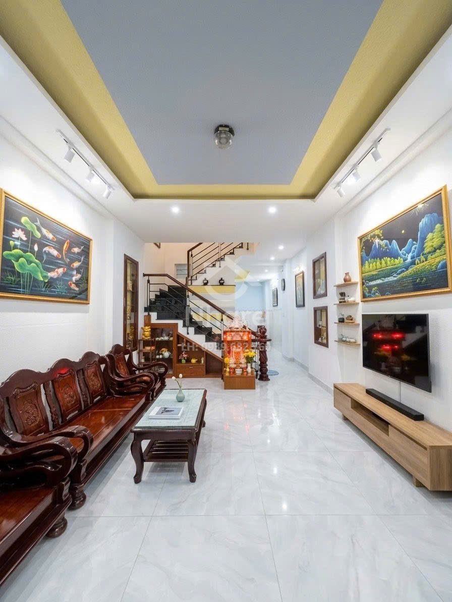 Nhà Tân Bình – Lạc Long Quân, 3 tầng ở ngay – KD, ngang hơn 4m – dài 14m – hơn 8 tỷ.