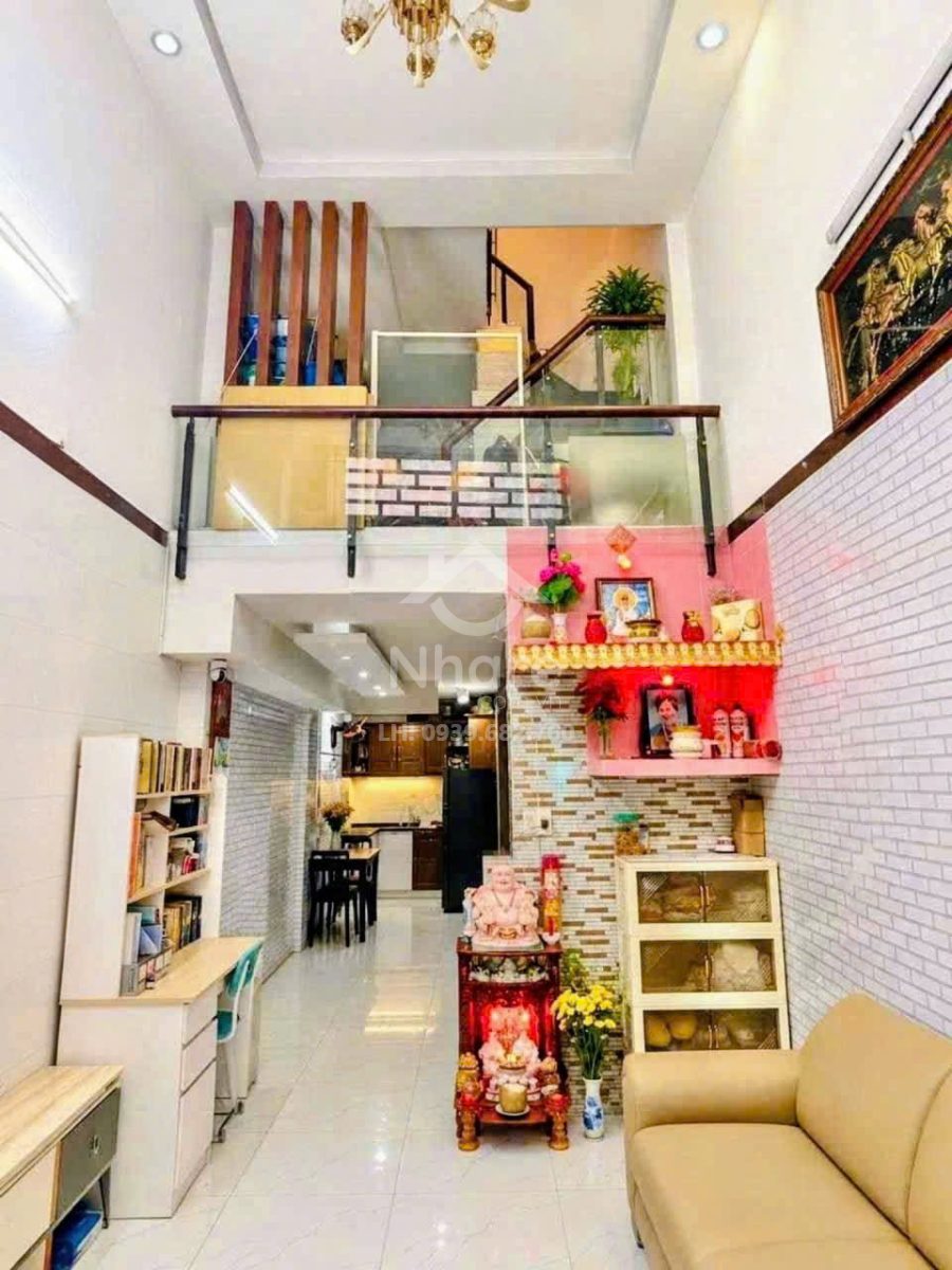 Nhà Tân Bình – Lạc Long Quân, 3 tầng ở ngay – ngang hơn 3m – dài gần 11m – hơn 4 tỷ.