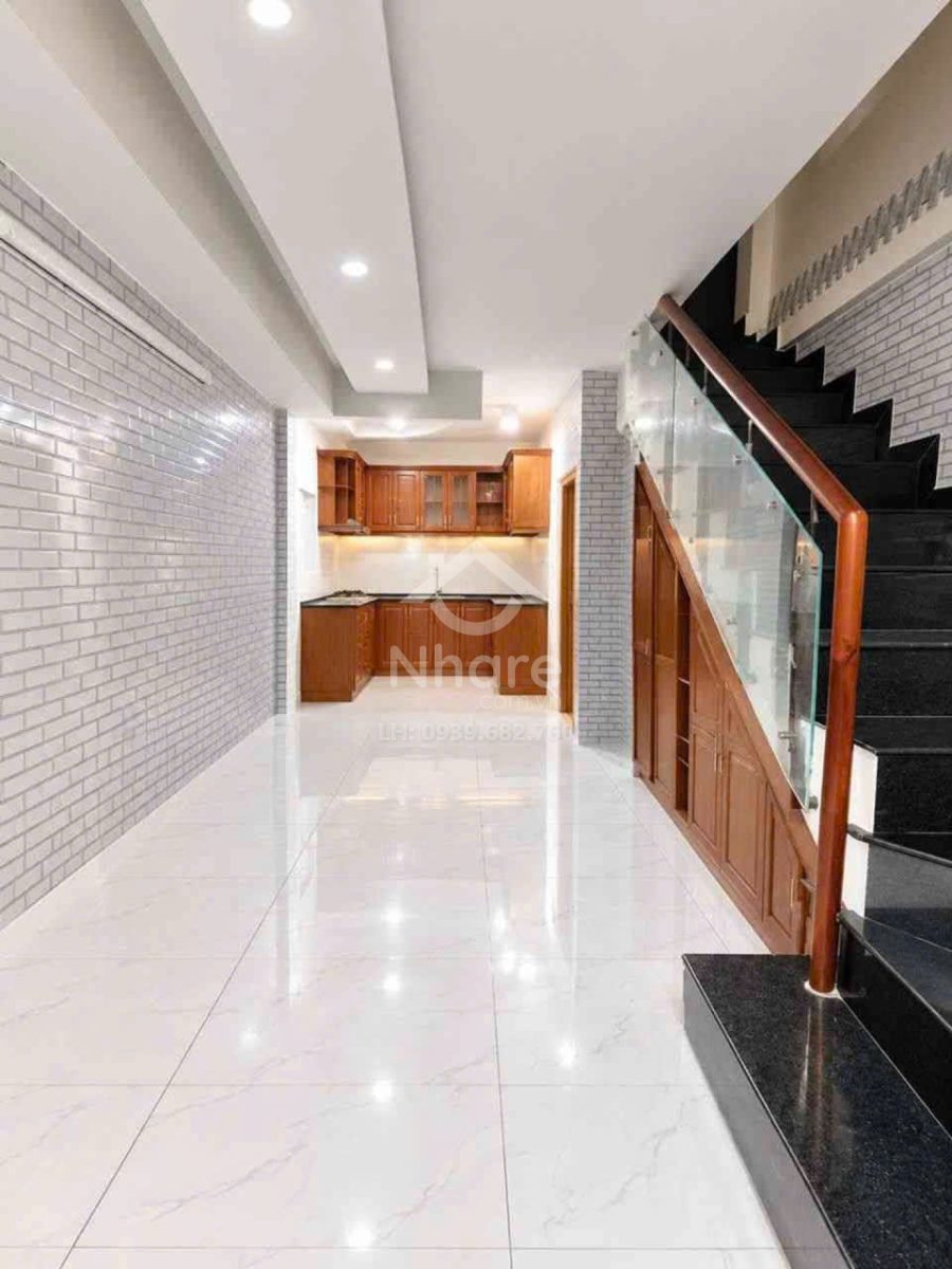 Nhà Tân Bình – Lạc Long Quân,  3 tầng ở ngay – ngang hơn 3m – dài gần 11m – hơn 4 tỷ.
