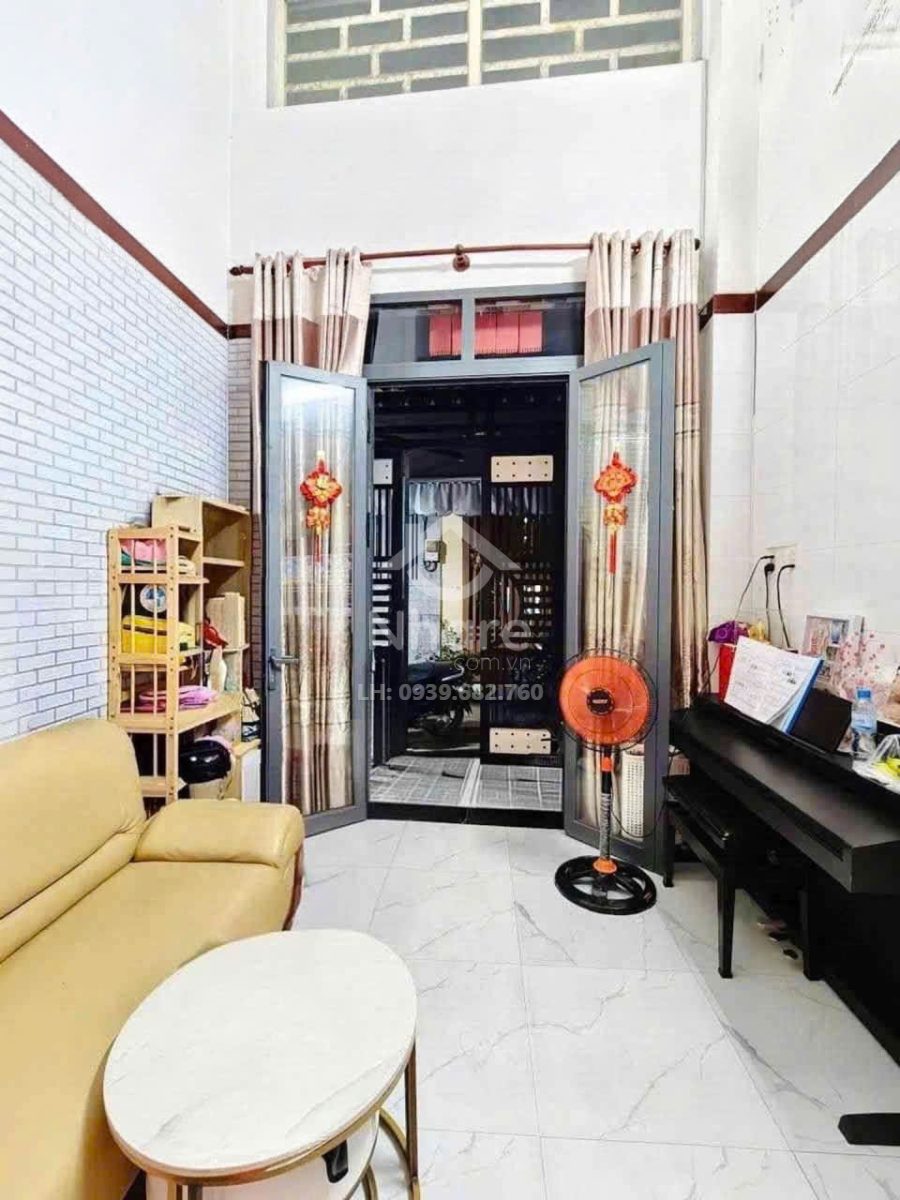 Nhà Tân Bình – Lạc Long Quân,  3 tầng ở ngay – ngang hơn 3m – dài gần 11m – hơn 4 tỷ.