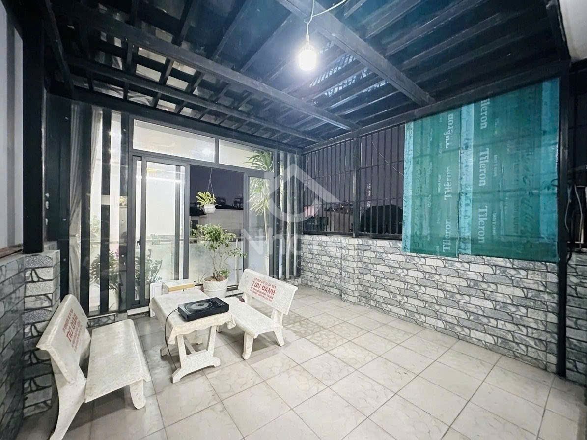 Nhà Tân Bình – Lạc Long Quân, 5 tầng ở ngay – KD, ngang hơn 4m – dài 16m – 14 tỷ nhẹ.