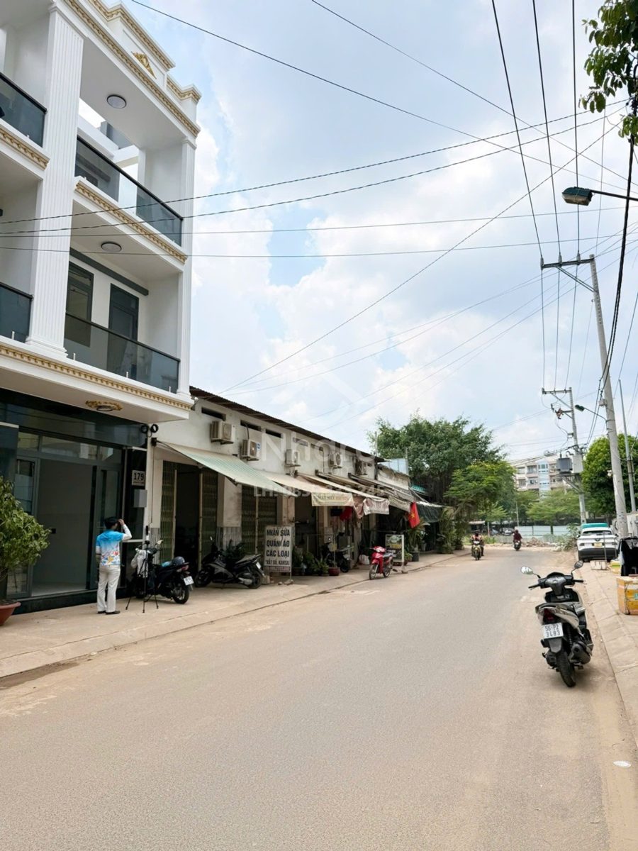 Nhà 4 tầng Bình Hưng Hòa sát Kênh Tham Lương nhỉnh 10 tỷ