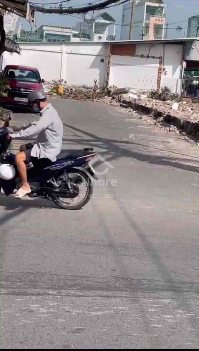 Nhà 9 tầng Kênh Nước Đen giá 18 tỷ