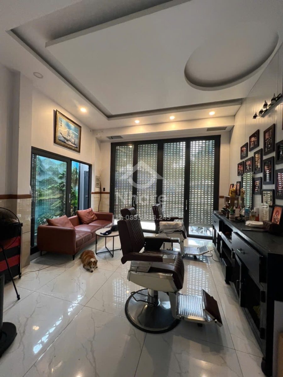 Nhà Kênh Nước Đen lô góc thang máy nhỉnh 12 tỷ