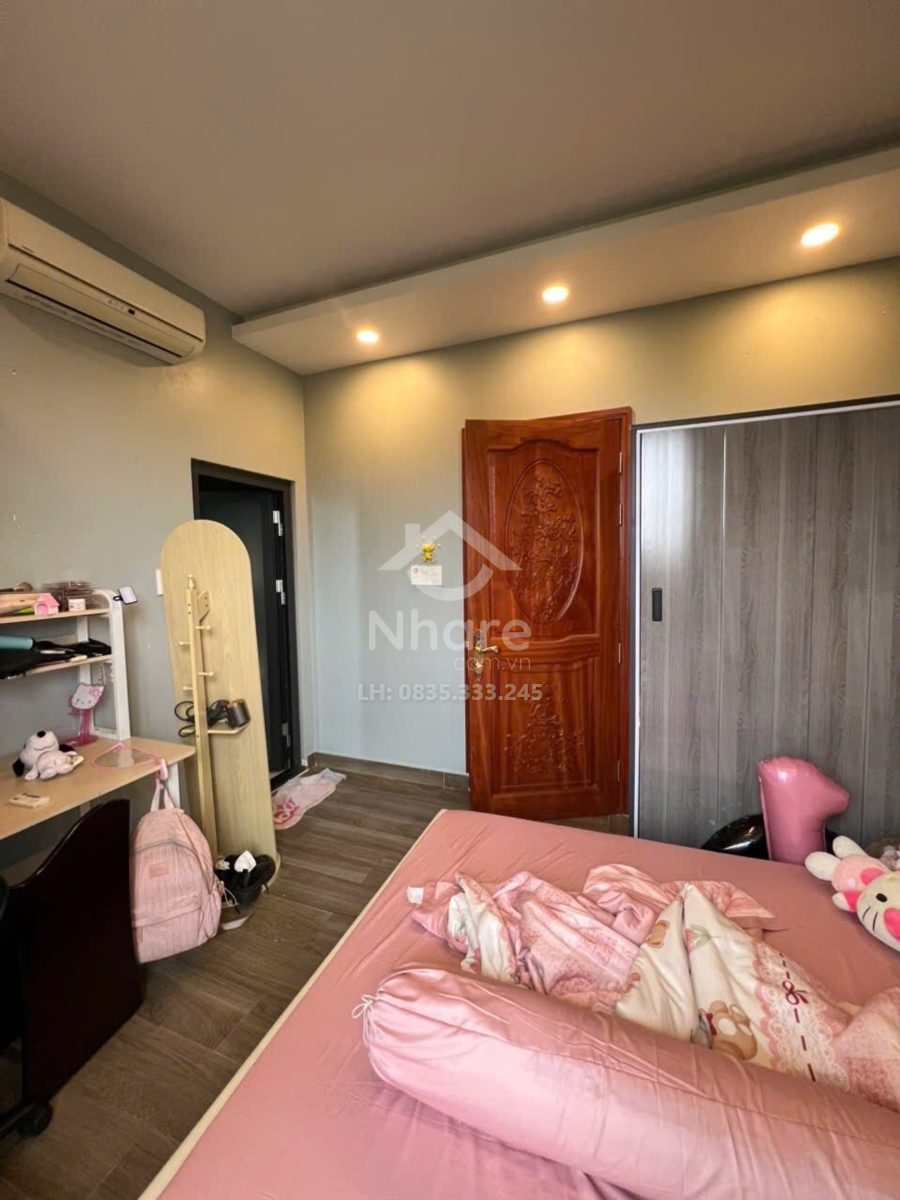 Nhà Kênh Nước Đen lô góc thang máy nhỉnh 12 tỷ