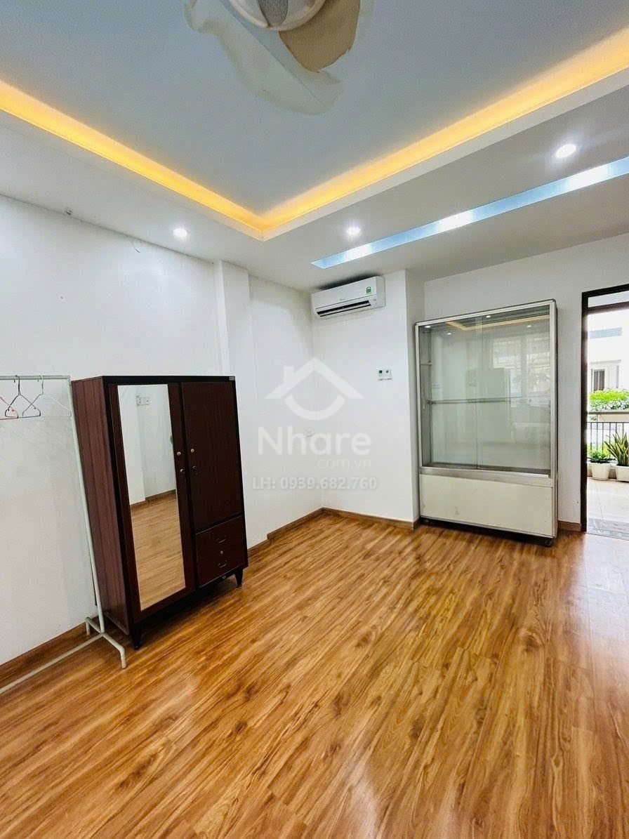Nhà MT Tân Phú – Huỳnh Thiện Lộc, 2 tầng ở ngay – ngang gần 4m – dài 14m – hơn 10 tỷ.