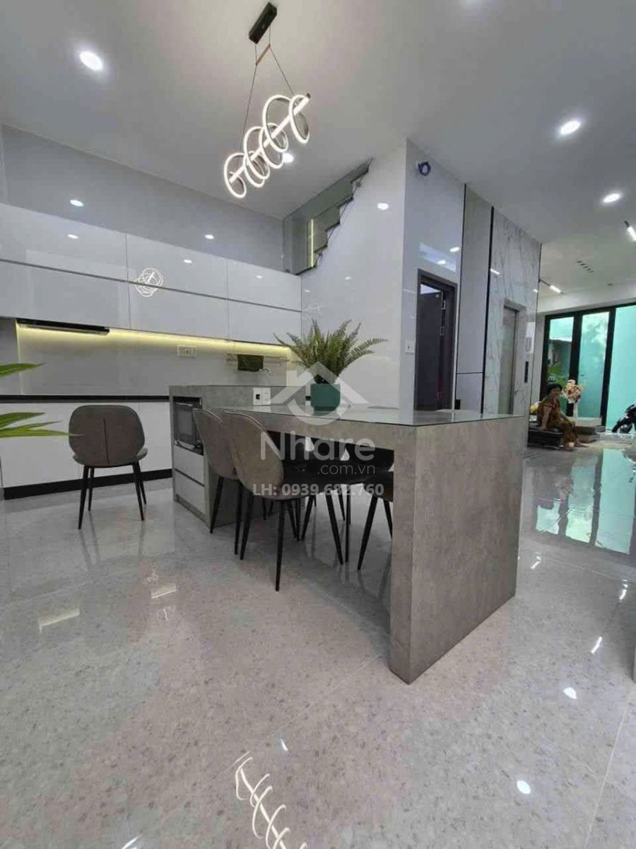 Nhà Tân Bình – Âu Cơ nở hậu – thang máy, 4 tầng ở ngay- KD, ngang 4m – dài 10m – hơn 8 tỷ