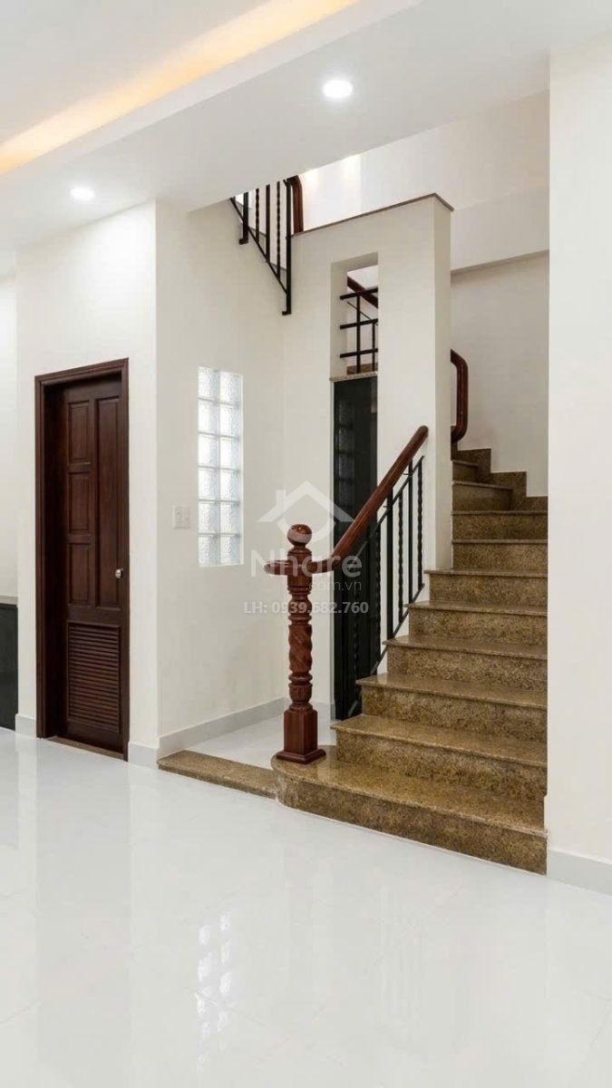 Nhà Tân Bình – Cách Mạng Tháng 8, 3 tầng ở ngay – KD đa dạng, ngang hơn 4m -dài 19m-19 tỷ