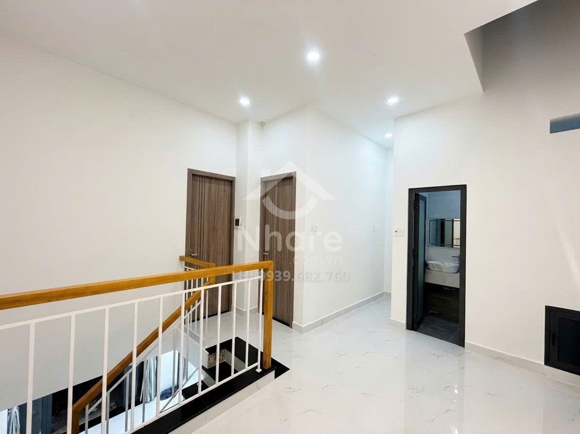 Nhà Tân Bình – Lạc Long Quân, 2 tầng – ở ngay – ngang gần 6m – 86m2 – hơn 5 tỷ.