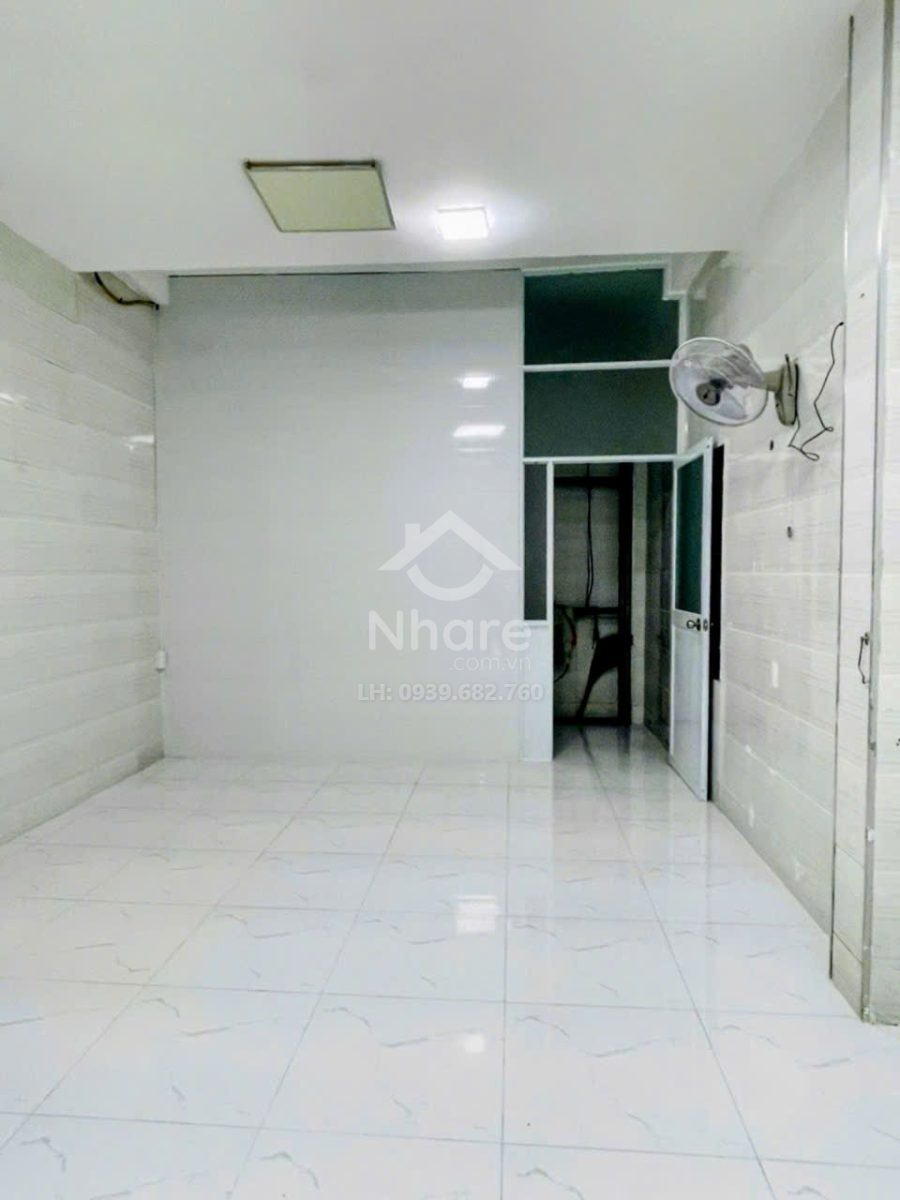 Nhà Tân Bình – Lạc Long Quân, 4 tầng ở ngay – CHDV , ngang 4m – dài 14m – hơn 8 tỷ nhẹ.
