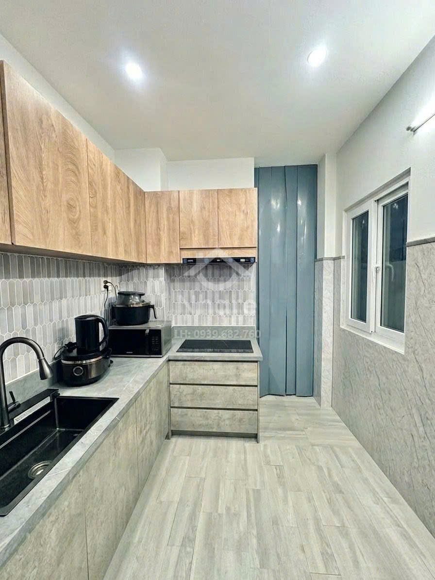 Nhà Tân Bình – Lạc Long Quân, 4 tầng – ở ngay – dài 12m – 128m2 – hơn 4 tỷ.