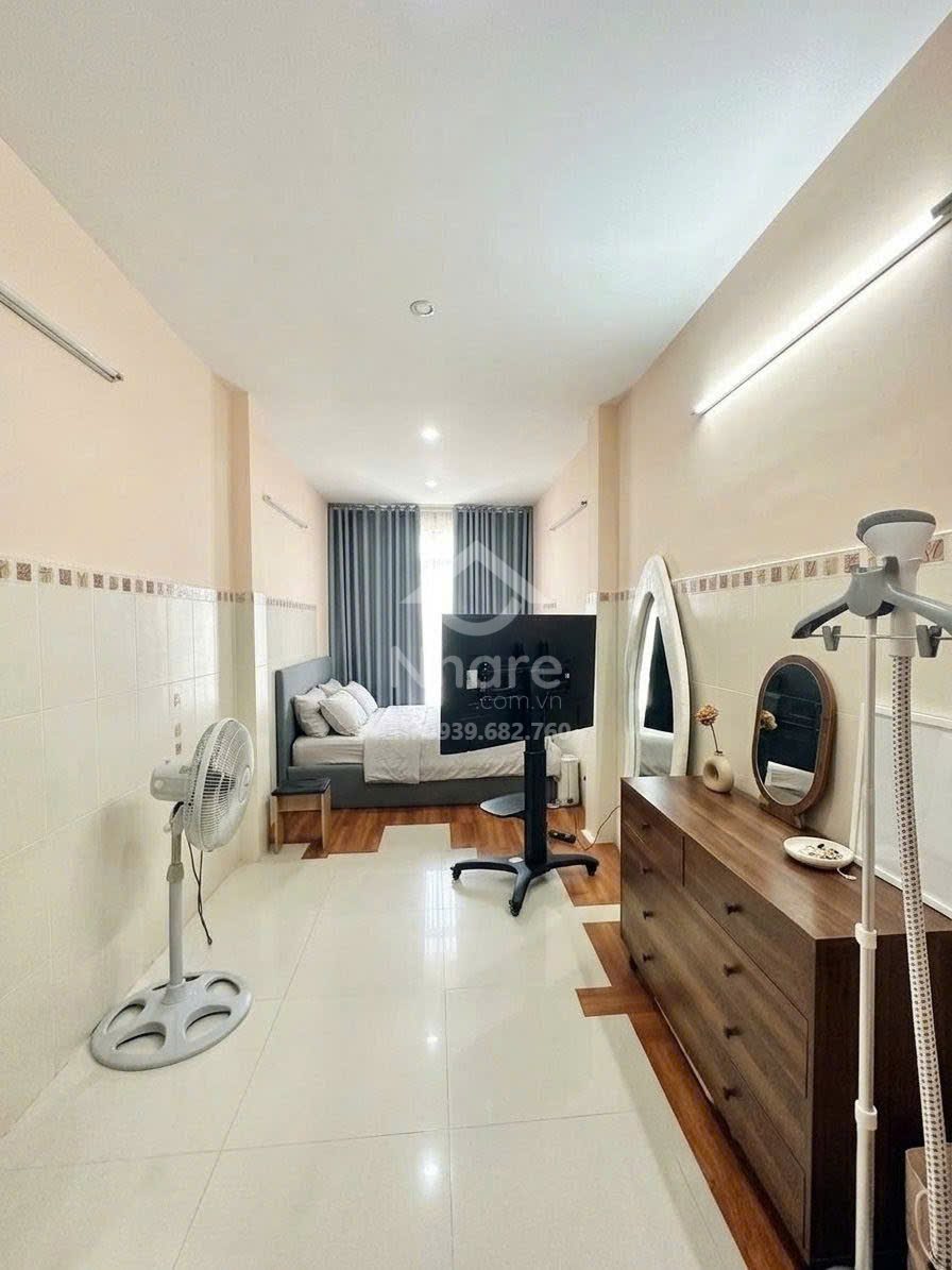 Nhà Tân Bình – Lạc Long Quân, 4 tầng – ở ngay – dài 12m – 128m2 – hơn 4 tỷ.