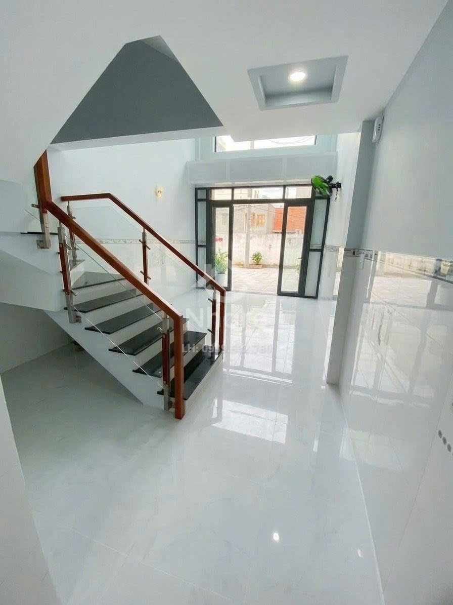 Nhà Tân Bình – Lạc Long Quân, 5 tầng ở ngay – KD – CHDV , ngang 4m – dài 14m – hơn 10 tỷ
