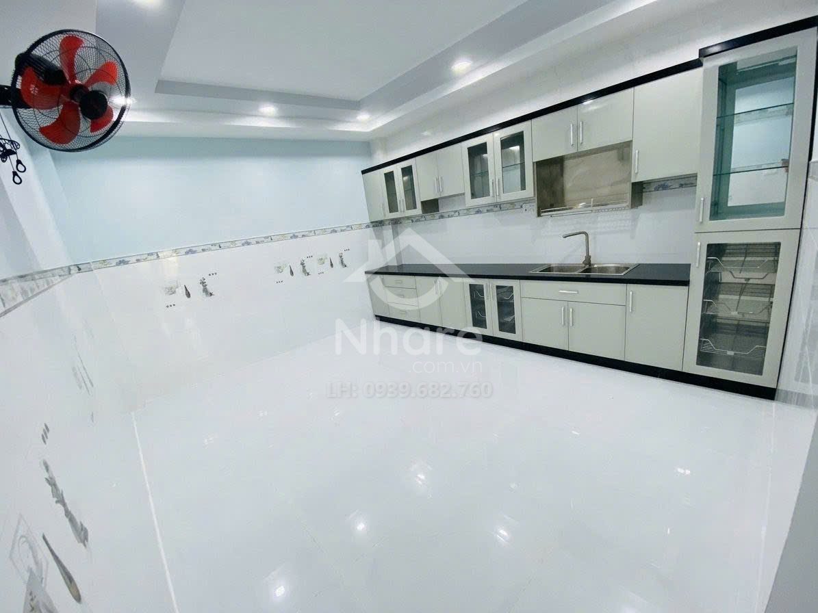 Nhà Tân Bình – Lạc Long Quân, 5 tầng ở ngay – KD – CHDV , ngang 4m – dài 14m – hơn 10 tỷ