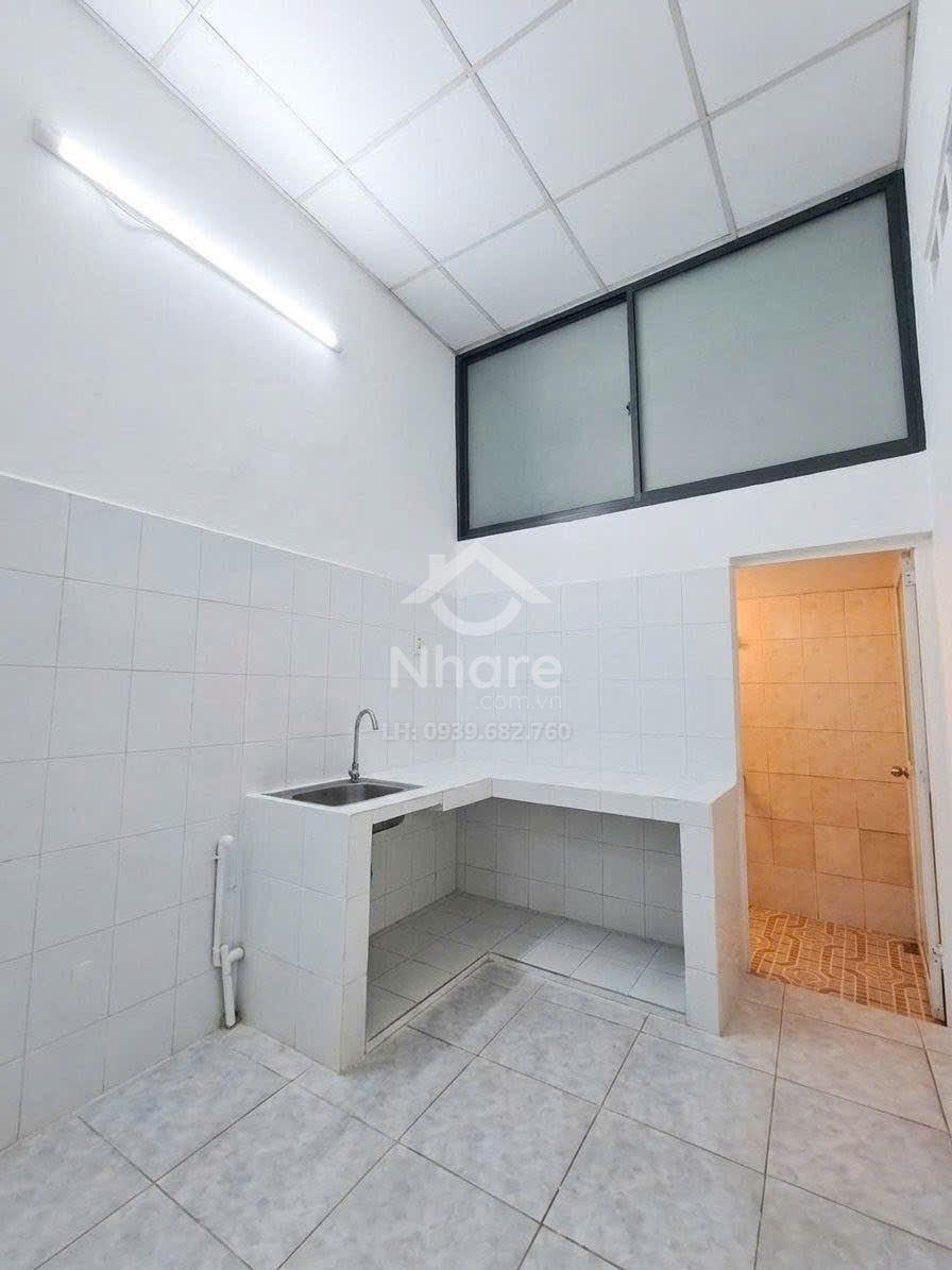 Nhà Tân Phú ngay LBích – Huỳnh Thiện Lộc, 2 tầng ở ngay, ngang gần 4m – 58m2 – hơn 3 tỷ