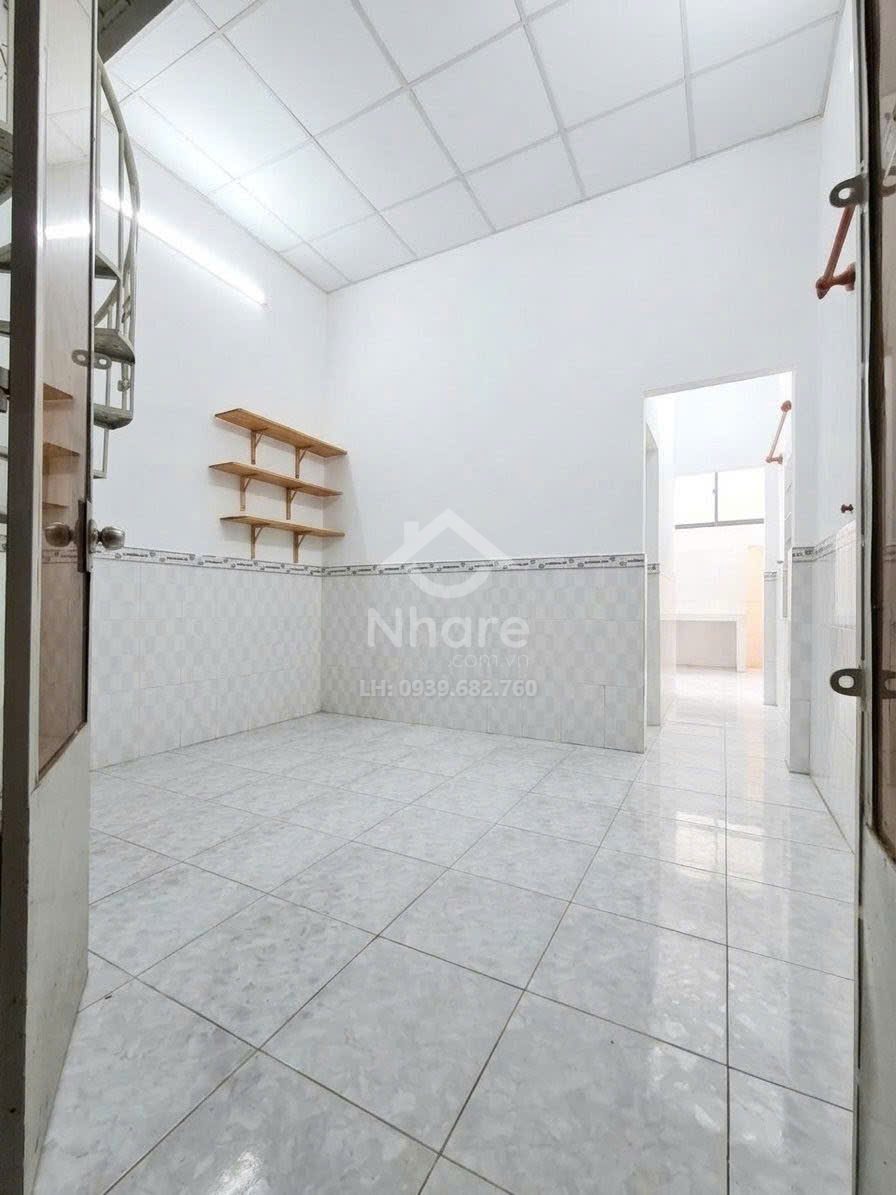 Nhà Tân Phú ngay LBích – Huỳnh Thiện Lộc, 2 tầng ở ngay, ngang gần 4m – 58m2 – hơn 3 tỷ