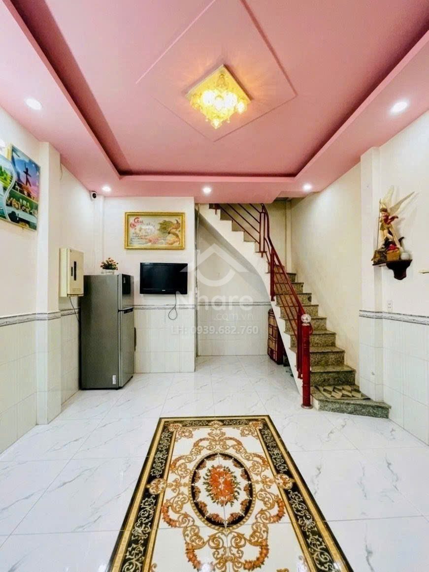 Nhà Tân Phú ngay Lũy Bán Bích – Cách Mạng, 3 tầng ở ngay – ngang 4m – 63m2 – hơn 3 tỷ.