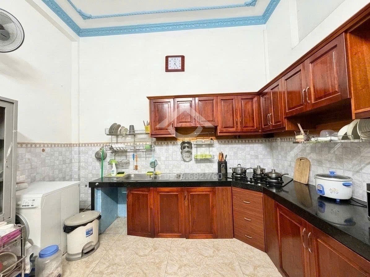 Nhà Tân Phú – Trịnh Đình Trọng, 5 tầng ở ngay – KD – ngang hơn 4m – dài 14 – hơn 7 tỷ